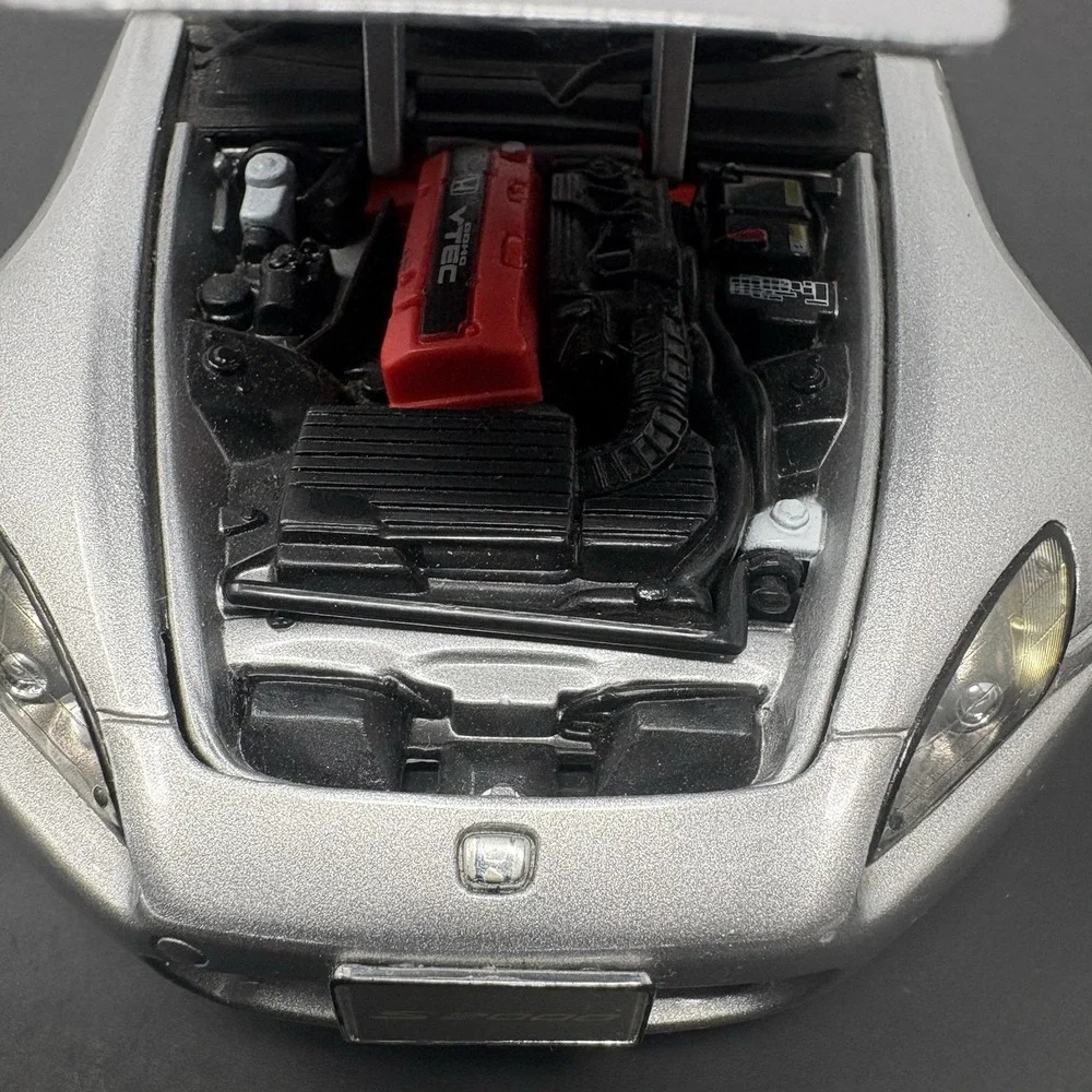 Honda S2000 RHD Right Hand Drive 1:18 Diecast Model Car Silver Opening Parts